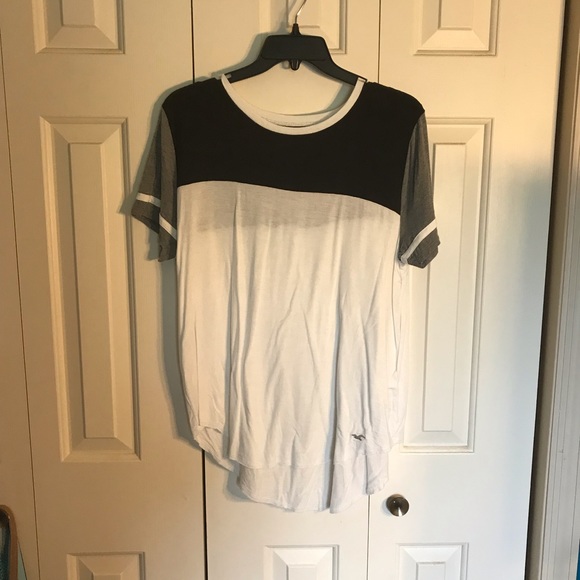 Flowy White and Black T-shirt - Picture 2 of 2